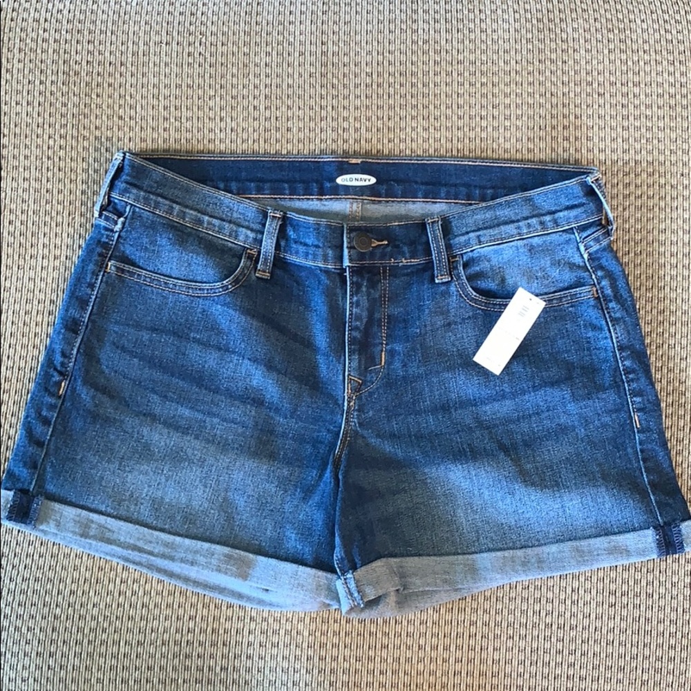 NWT Old Navy Cuffed Denim Shorts (Size 10)